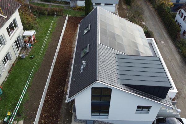 solar-wohlen-indach-01-02-1920px067D4EC1-FC28-C388-385F-3CD462965024.jpg